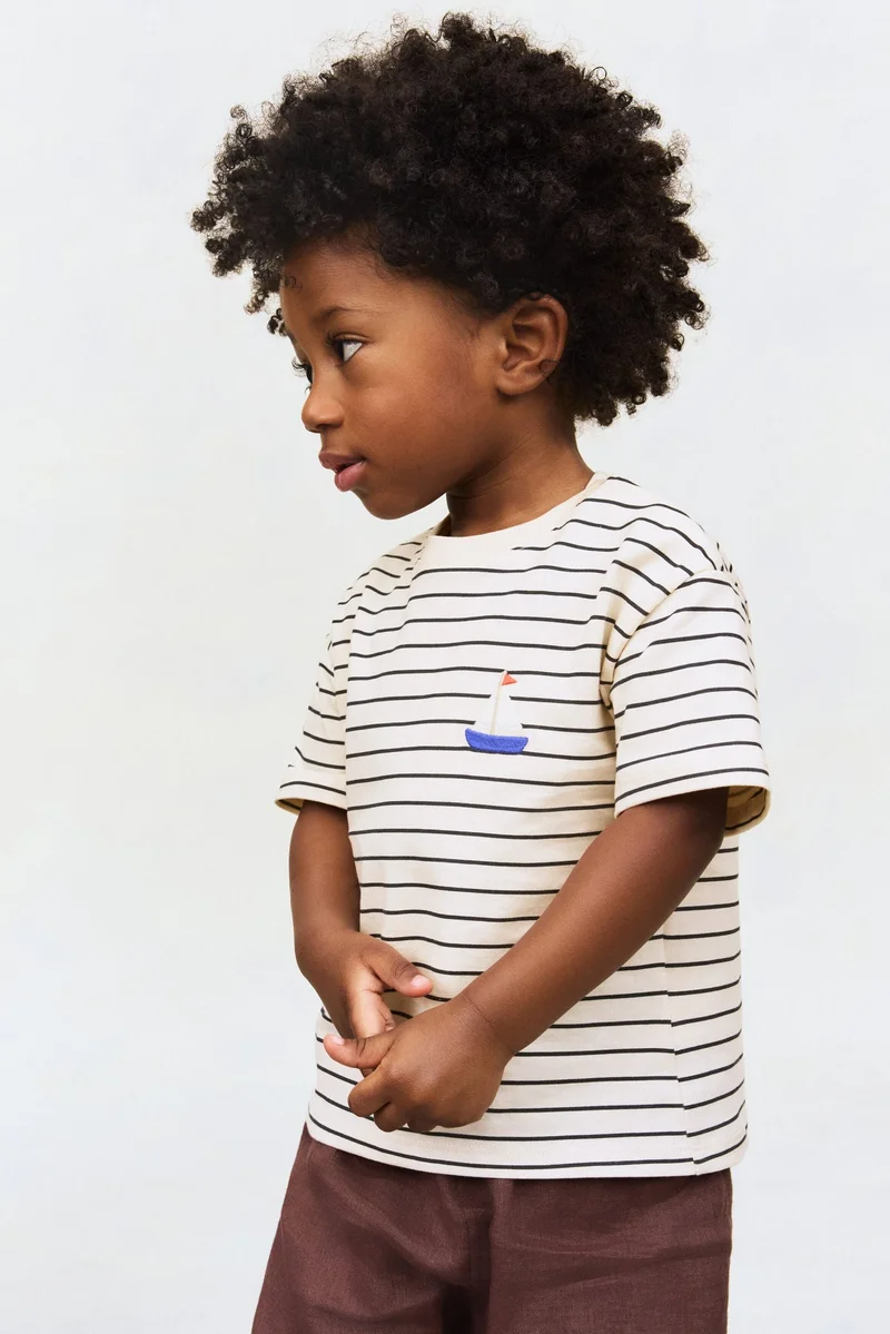 اتش اند ام تي-شيرت بتفاصيل مطرزة